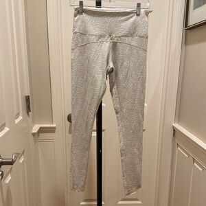 YUJ White and Gray Patterned Yoga Leggings